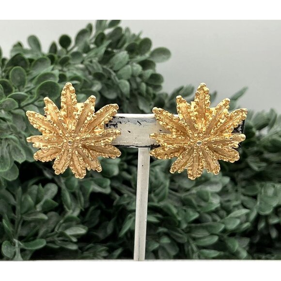 Vintage Gold-Toned Starburst Clip-On Earrings by AVON - Picture 3 of 7